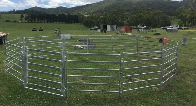 13 Round Corral Panels Inc Gate, round Yard, Cattle Fences, Corral 9m diameter